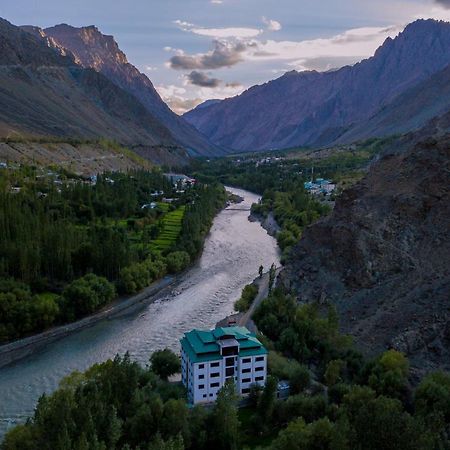 Hotel Chhutuk Heights Kargil Kültér fotó