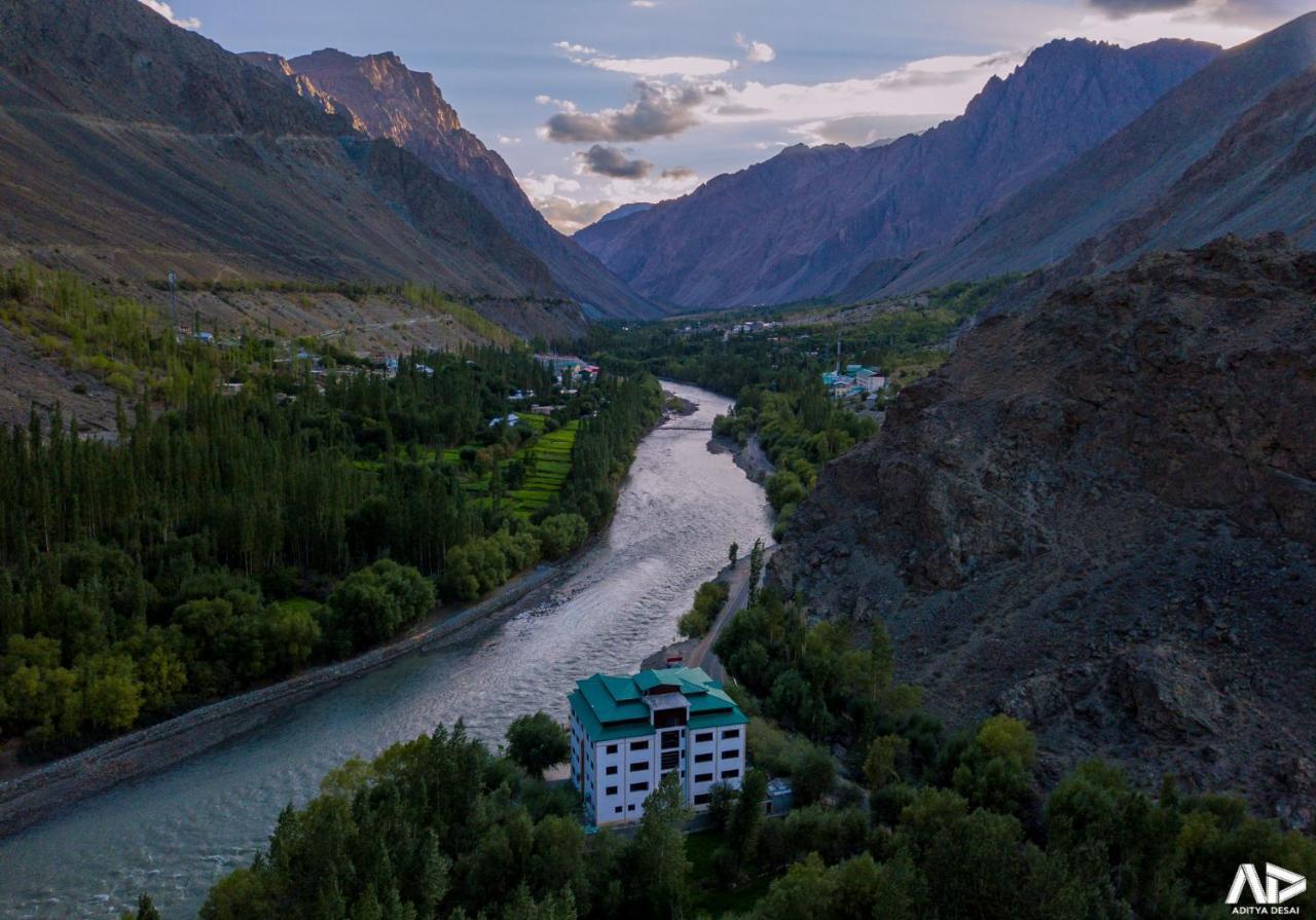 Hotel Chhutuk Heights Kargil Kültér fotó