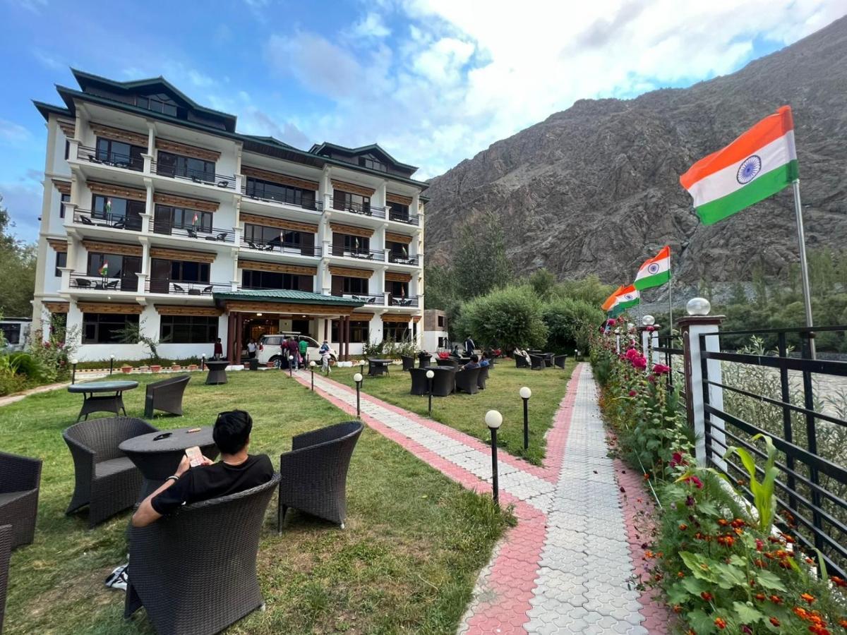 Hotel Chhutuk Heights Kargil Kültér fotó