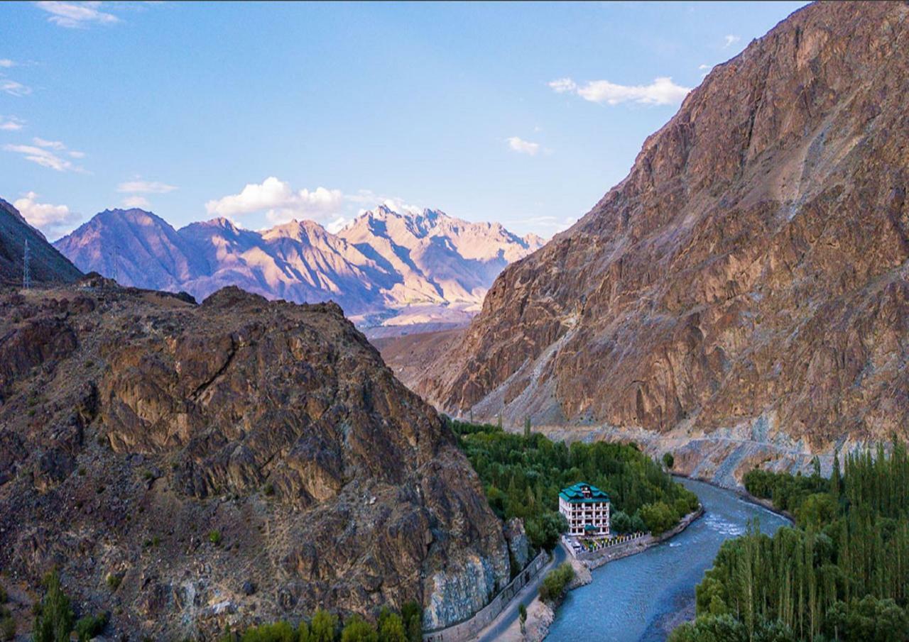 Hotel Chhutuk Heights Kargil Kültér fotó