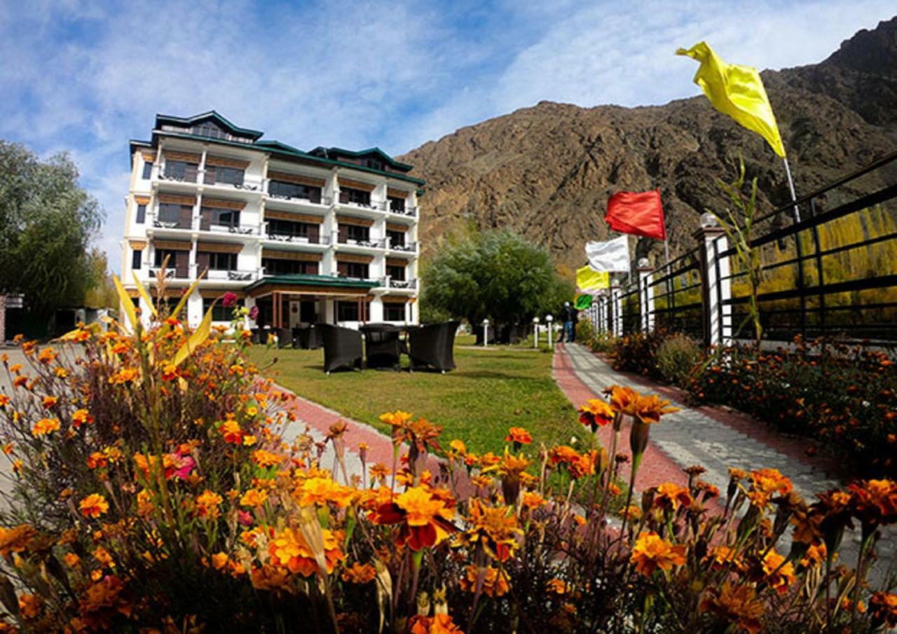 Hotel Chhutuk Heights Kargil Kültér fotó